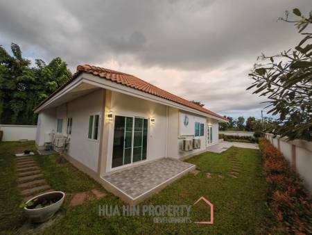 Completely and tastefully renovated house with 3 bedrooms and 3 bathrooms on a large plot