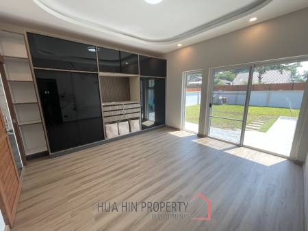 Completely and tastefully renovated house with 3 bedrooms and 3 bathrooms on a large plot