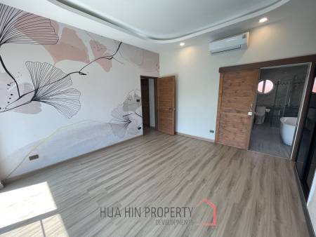 Completely and tastefully renovated house with 3 bedrooms and 3 bathrooms on a large plot