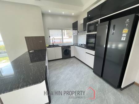Completely and tastefully renovated house with 3 bedrooms and 3 bathrooms on a large plot