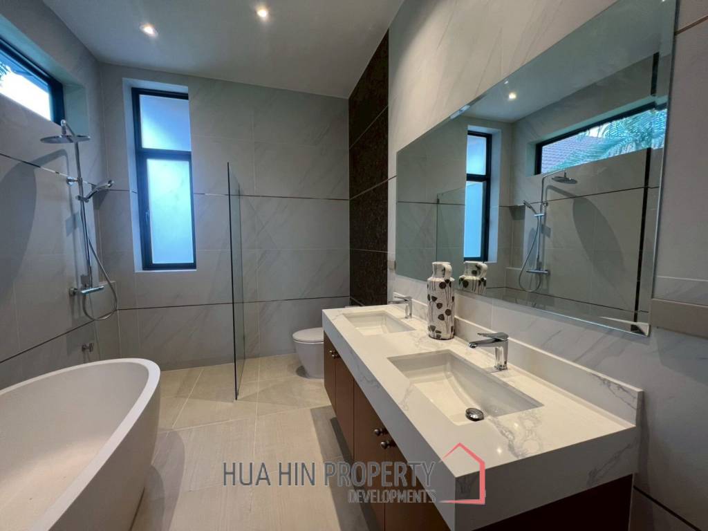 3 Bed 3 Bath 310 SQ.M Panorama Black Mountain