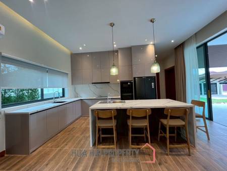3 Bed 3 Bath 310 SQ.M Panorama Black Mountain