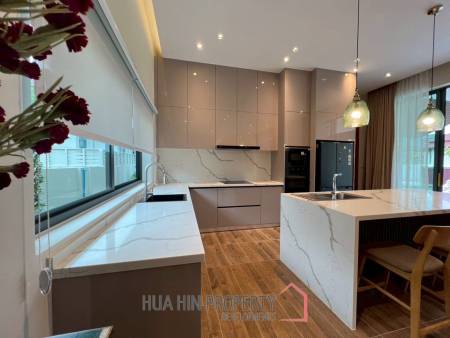 3 Bed 3 Bath 310 SQ.M Panorama Black Mountain