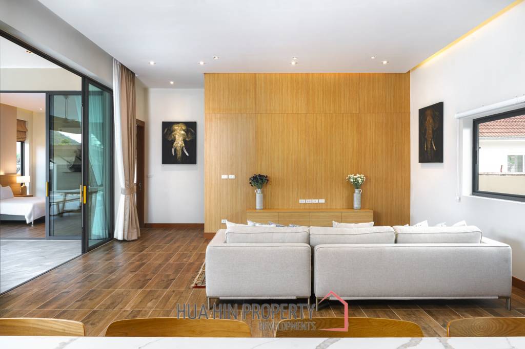 3 Bed 3 Bath 301 SQ.M Panorama Black Mountain