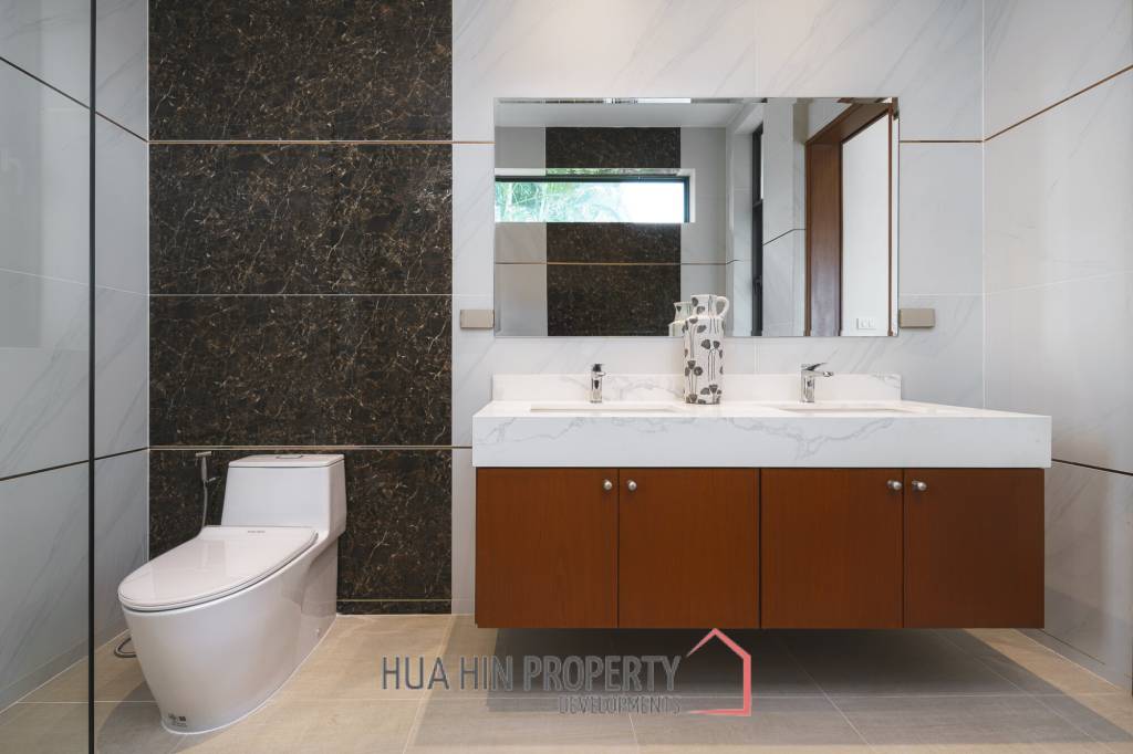 3 Bed 3 Bath 301 SQ.M Panorama Black Mountain