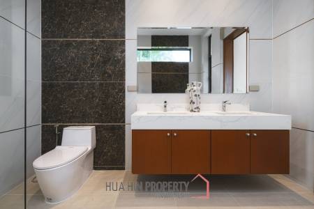 3 Bed 3 Bath 301 SQ.M Panorama Black Mountain