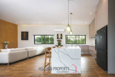 3 Bed 3 Bath 301 SQ.M Panorama Black Mountain