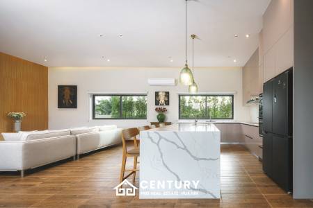 3 Bed 3 Bath 309 SQ.M Panorama Black Mountain