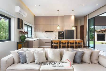 3 Bed 3 Bath 301 SQ.M Panorama Black Mountain