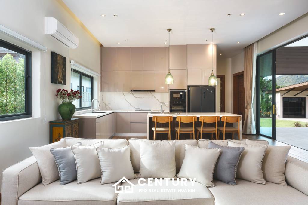 3 Bed 3 Bath 309 SQ.M Panorama Black Mountain