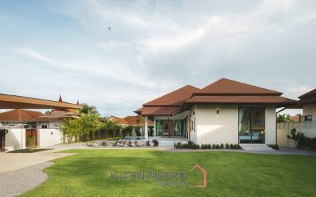 3 Bed 3 Bath 301 SQ.M Panorama Black Mountain