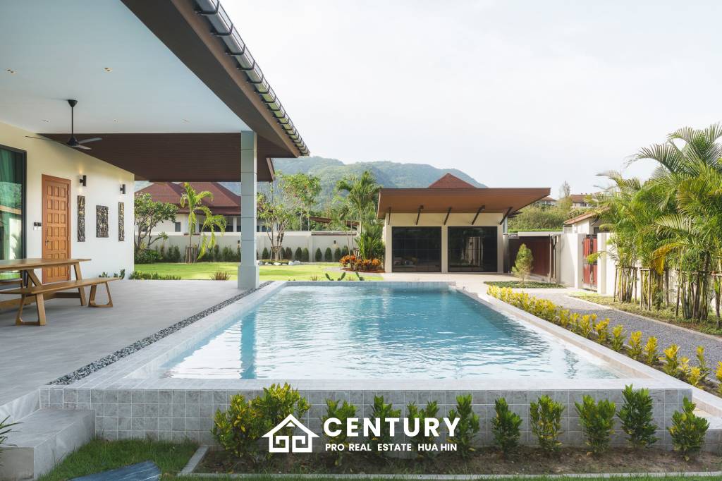 3 Bed 3 Bath 309 SQ.M Panorama Black Mountain