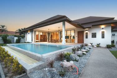 3 Bed 3 Bath 301 SQ.M Panorama Black Mountain