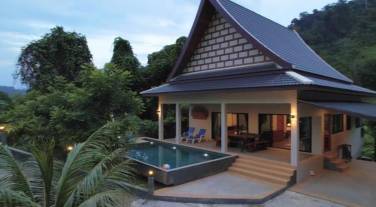 4 Bedroom Pool Villa Near Naithon Beach