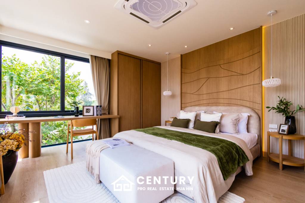 Luxurious 5-Bedroom Villa in Bang Kao Cha-Am