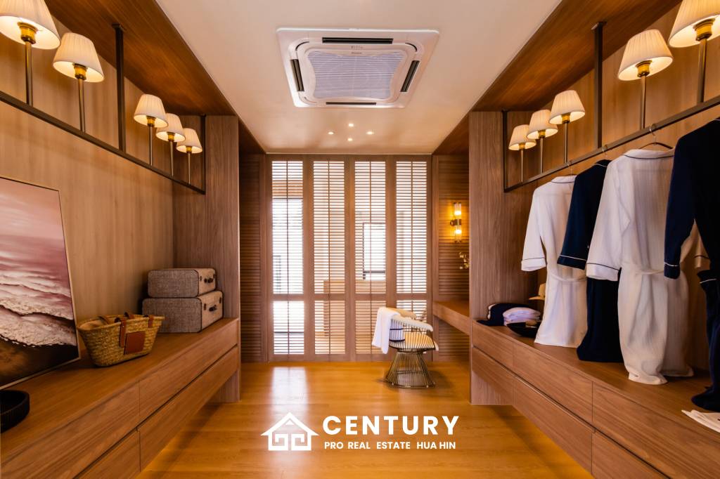 Luxurious 5-Bedroom Villa in Bang Kao Cha-Am