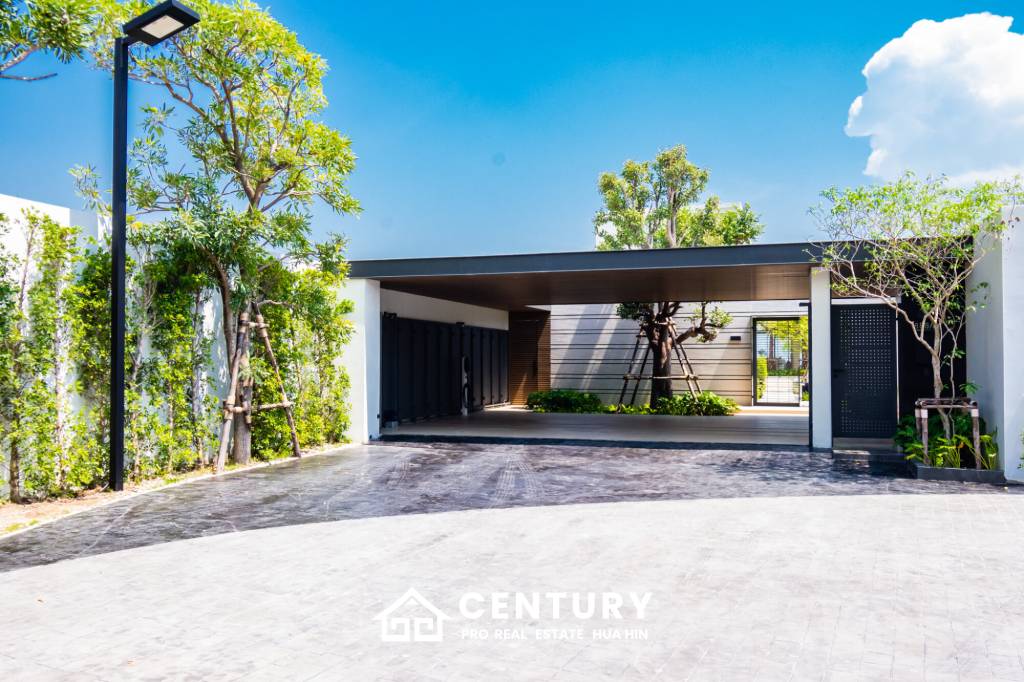 Luxurious 5-Bedroom Villa in Bang Kao Cha-Am