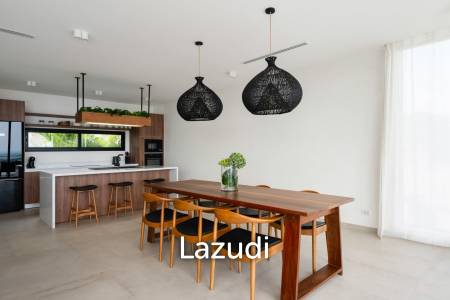 Stunning panoramic seaview luxury villa 4 bedrooms plus maid and gym room on Chaweng Hill (Ready to move in)