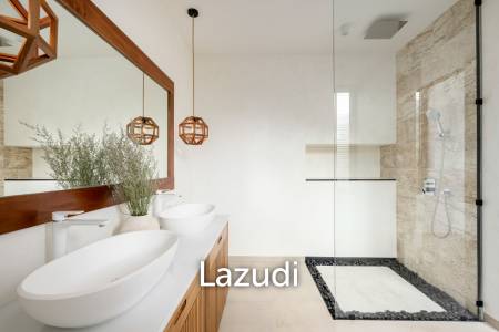 Stunning panoramic seaview luxury villa 4 bedrooms plus maid and gym room on Chaweng Hill (Ready to move in)