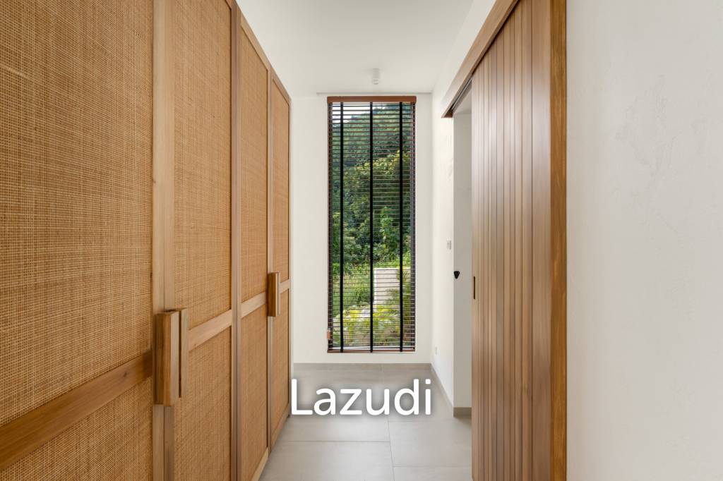 Stunning panoramic seaview luxury villa 4 bedrooms plus maid and gym room on Chaweng Hill (Ready to move in)