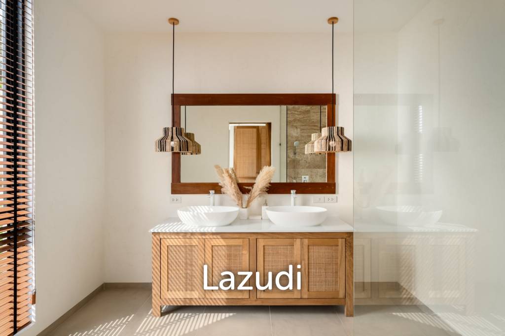 Stunning panoramic seaview luxury villa 4 bedrooms plus maid and gym room on Chaweng Hill (Ready to move in)