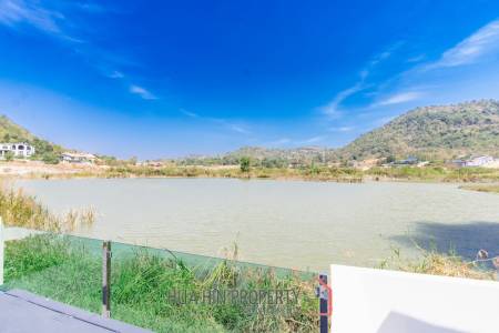 New 3 bed pool Villa with Lake View