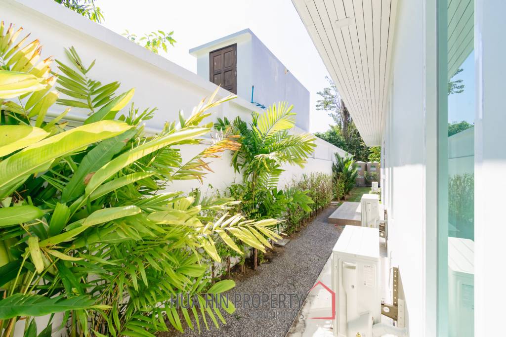 New 3 bed pool Villa with Lake View