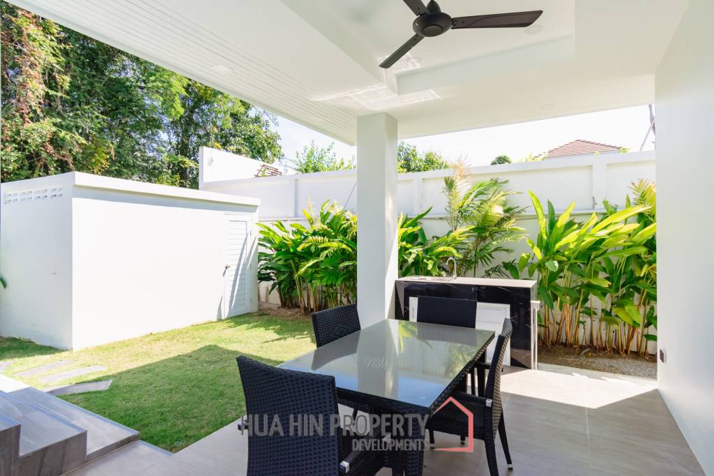 New 3 bed pool Villa with Lake View
