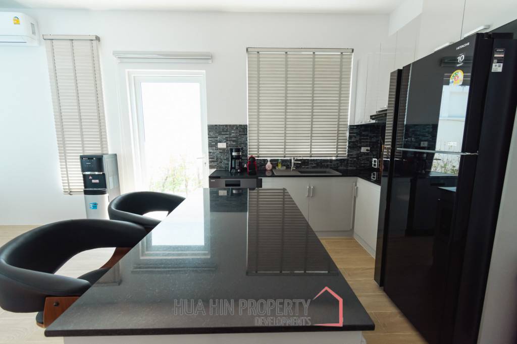 New 3 bed pool Villa with Lake View