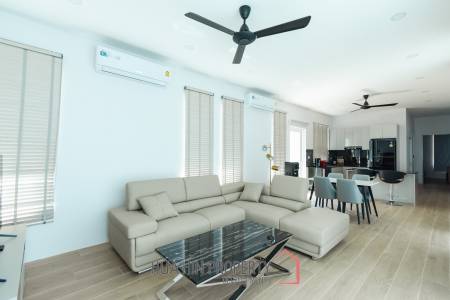 New 3 bed pool Villa with Lake View
