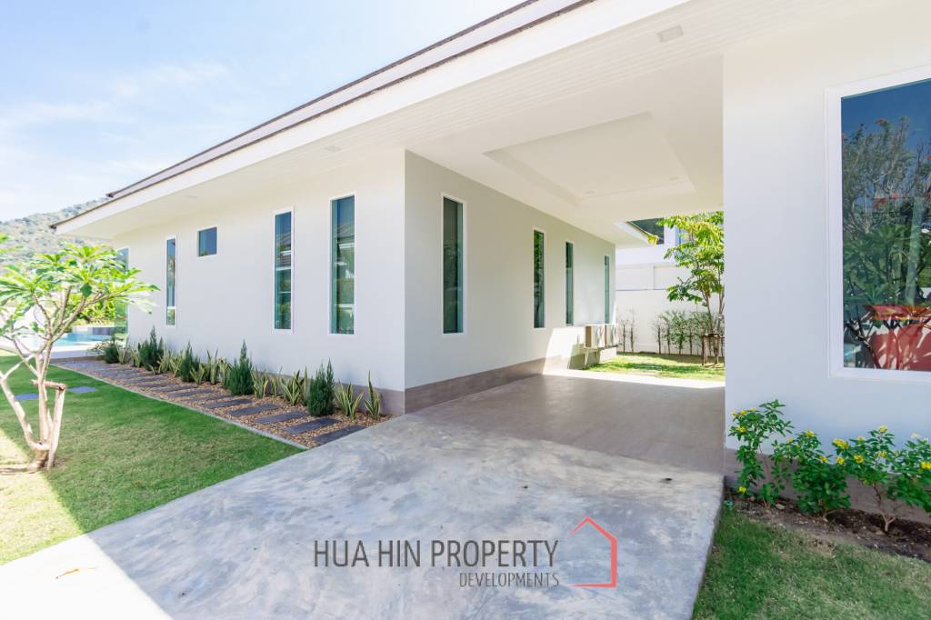 New 3 bed pool Villa with Lake View