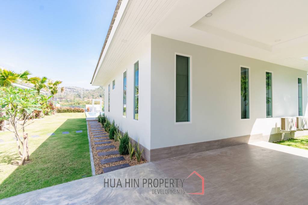 New 3 bed pool Villa with Lake View