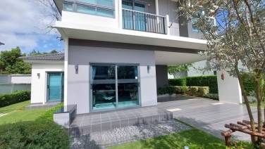 4 Bedroom Suplai Lake Ville For Sale