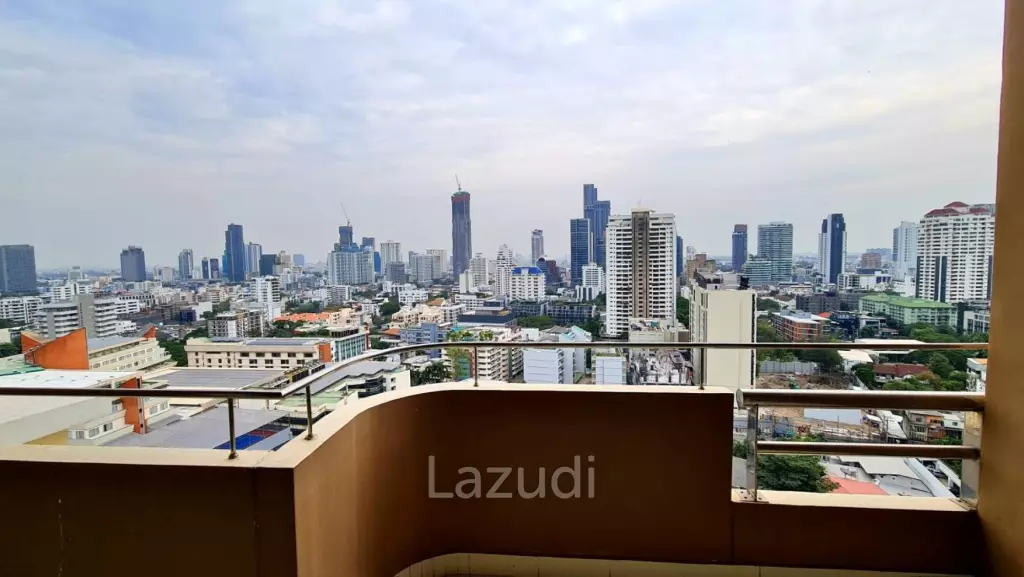 2 Bed 2 Bath 173 SQ.M Piyathip Place