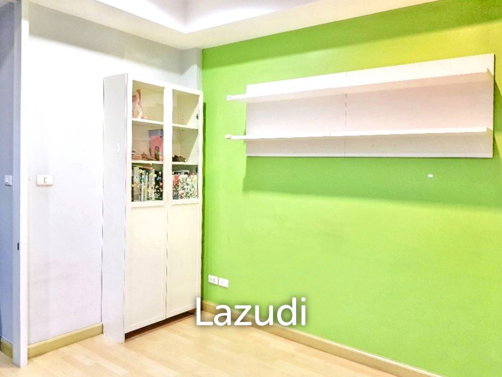 3 Bed 3 Bath 200 SQ.M Thanapat Haus Sathorn-Narathiwas