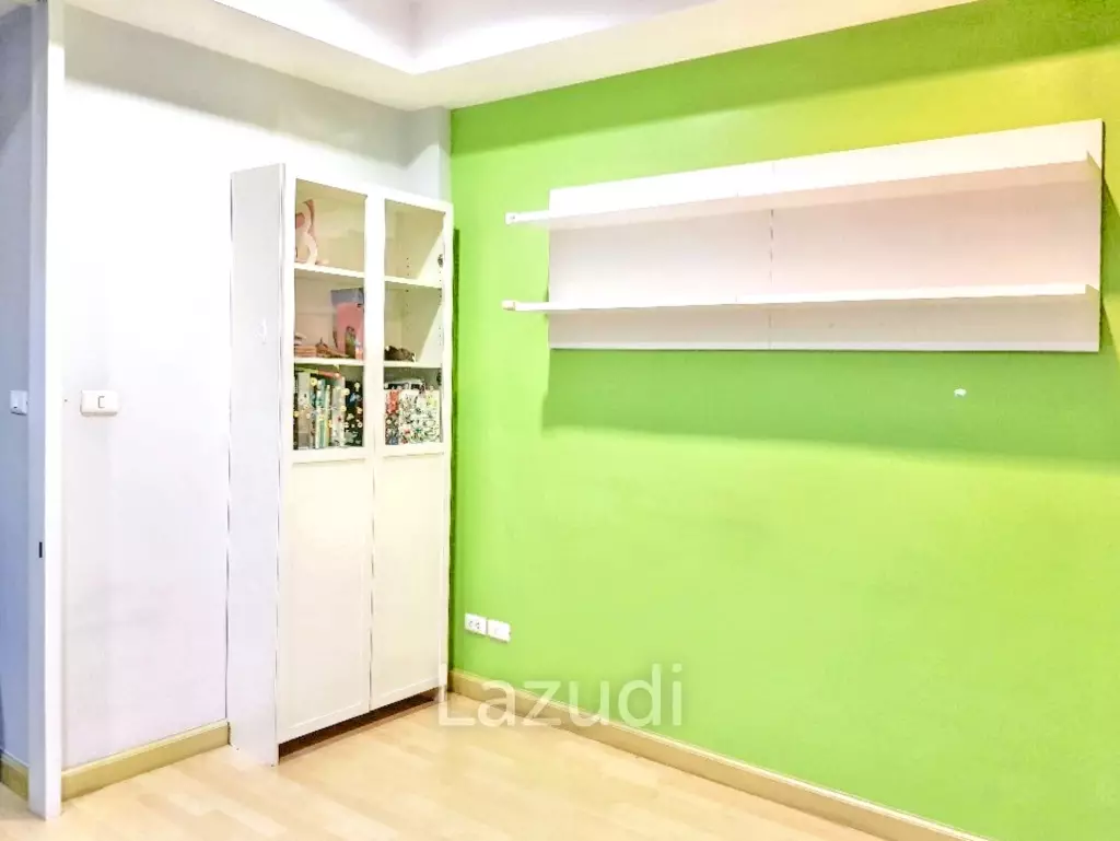 3 Bed 3 Bath 200 SQ.M Thanapat Haus Sathorn-Narathiwas