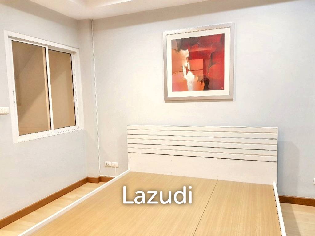 3 Bed 3 Bath 200 SQ.M Thanapat Haus Sathorn-Narathiwas