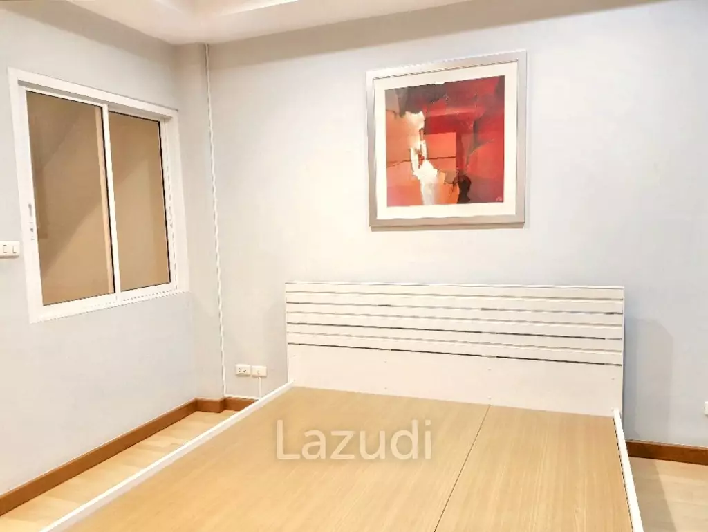 3 Bed 3 Bath 200 SQ.M Thanapat Haus Sathorn-Narathiwas