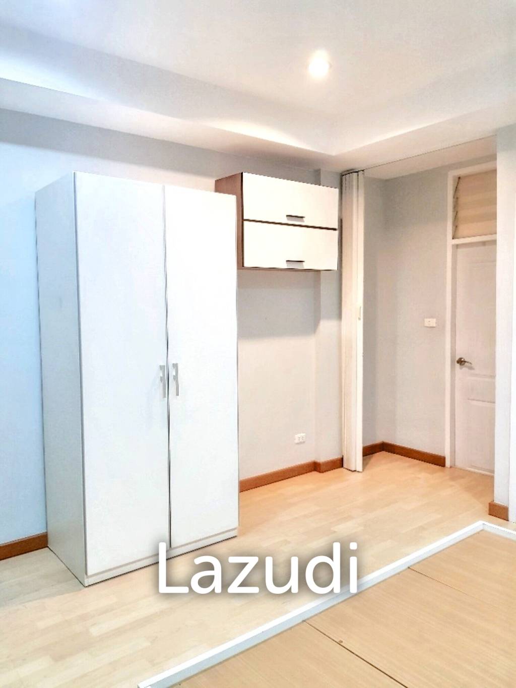 3 Bed 3 Bath 200 SQ.M Thanapat Haus Sathorn-Narathiwas