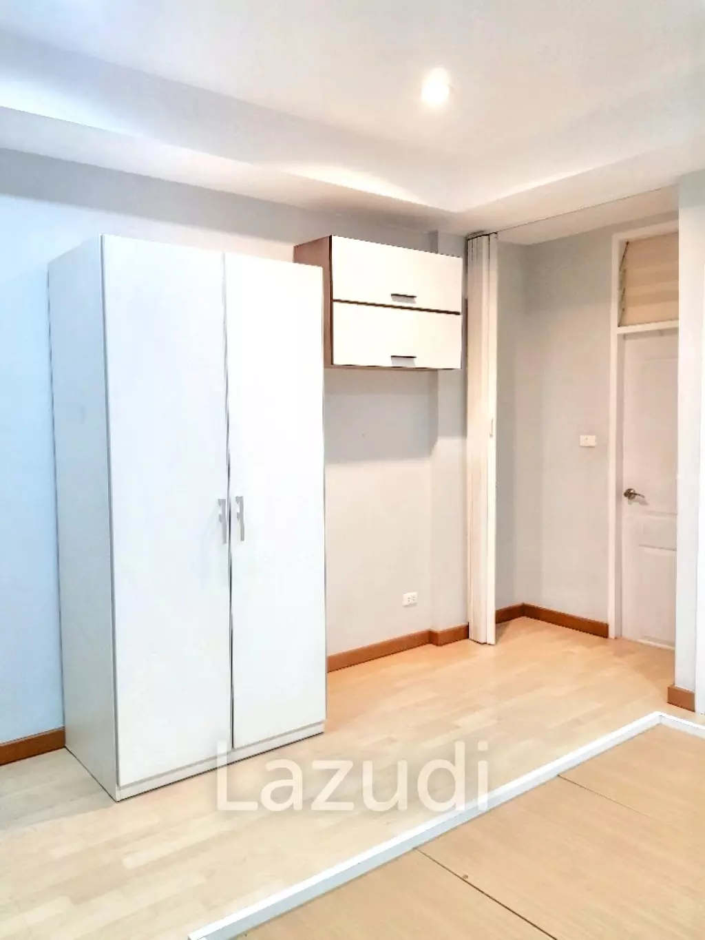 3 Bed 3 Bath 200 SQ.M Thanapat Haus Sathorn-Narathiwas