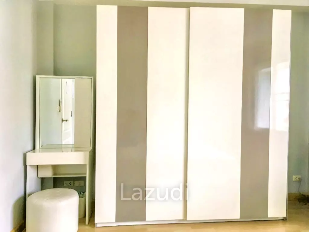 3 Bed 3 Bath 200 SQ.M Thanapat Haus Sathorn-Narathiwas