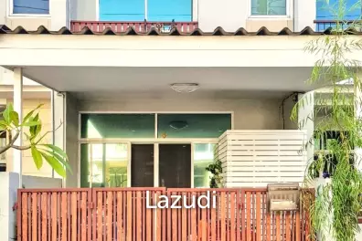 3 Bed 3 Bath 200 SQ.M Thanapat Haus Sathorn-Narathiwas