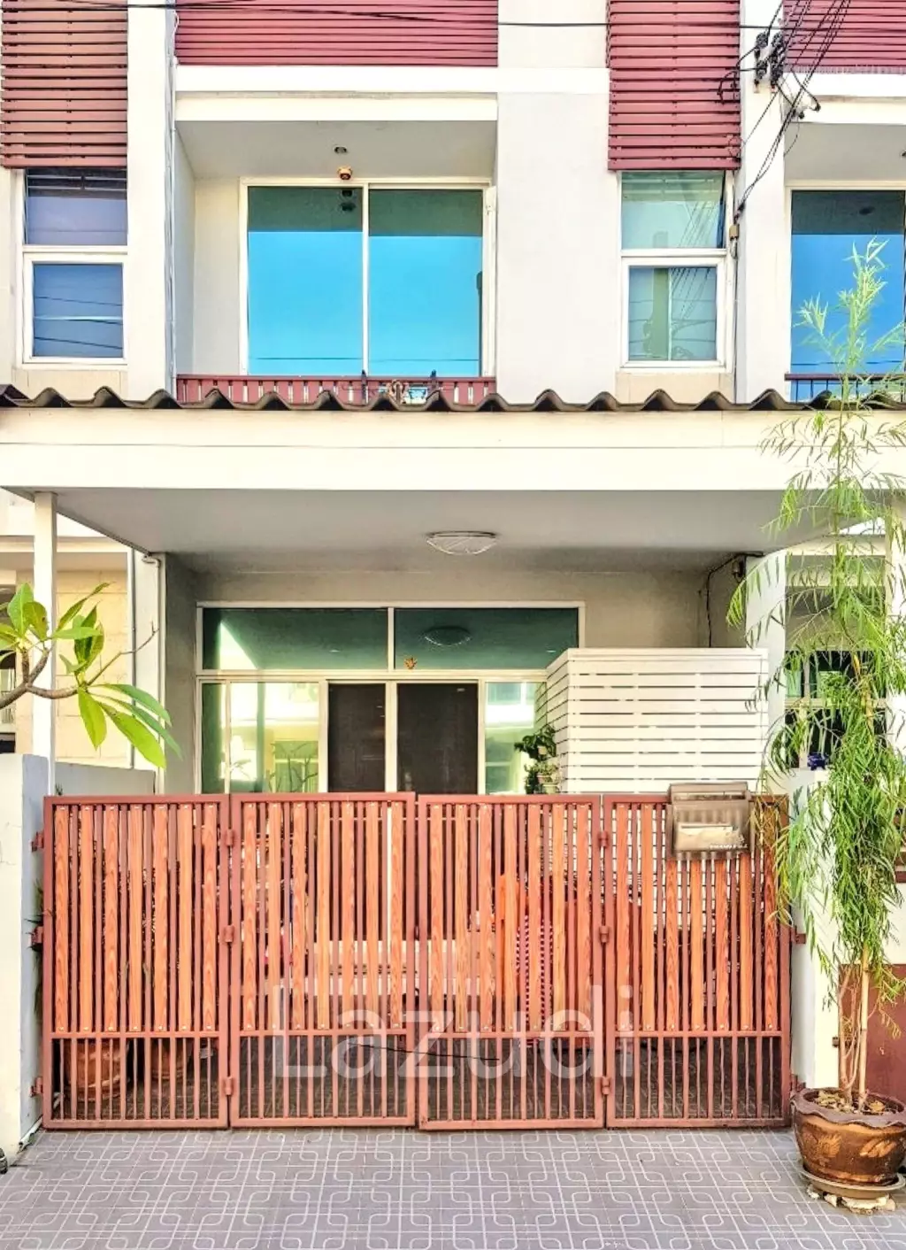 3 Bed 3 Bath 200 SQ.M Thanapat Haus Sathorn-Narathiwas