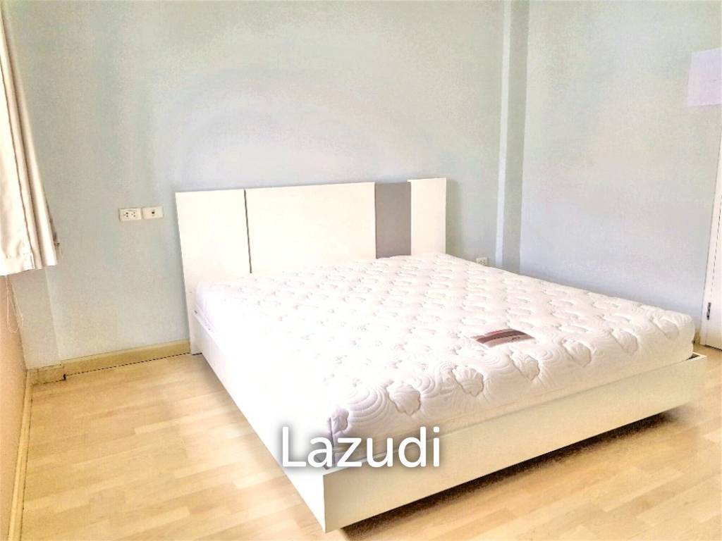 3 Bed 3 Bath 200 SQ.M Thanapat Haus Sathorn-Narathiwas
