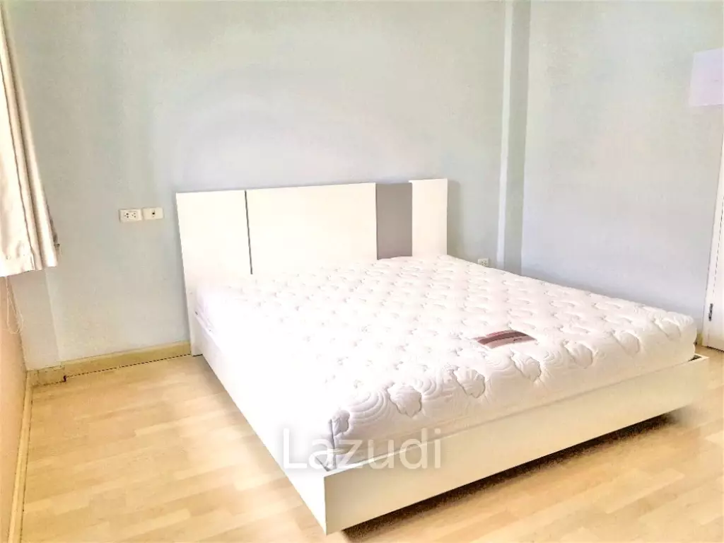 3 Bed 3 Bath 200 SQ.M Thanapat Haus Sathorn-Narathiwas