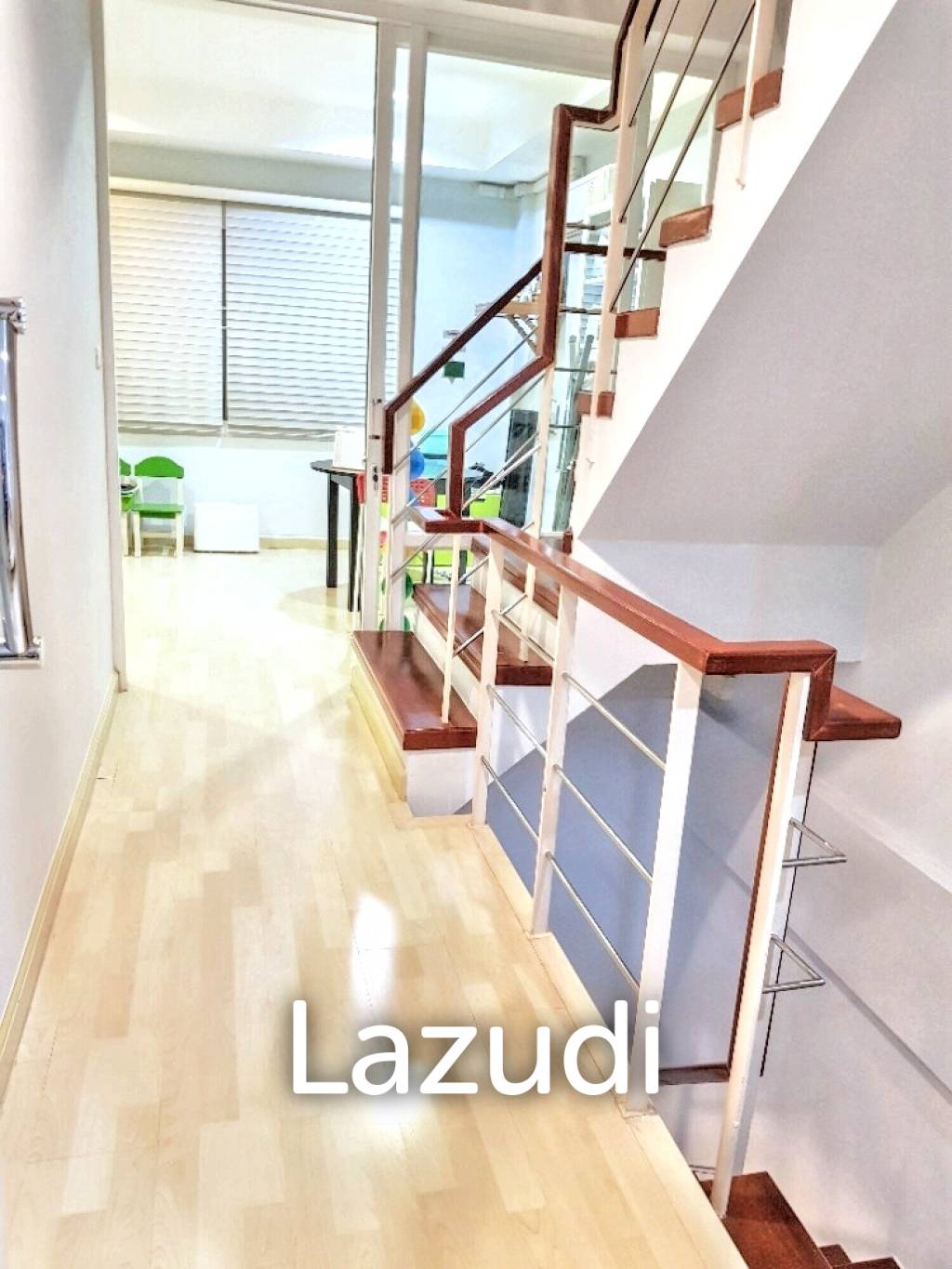 3 Bed 3 Bath 200 SQ.M Thanapat Haus Sathorn-Narathiwas
