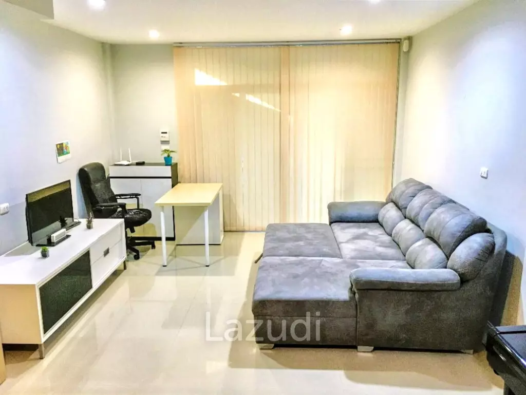 3 Bed 3 Bath 200 SQ.M Thanapat Haus Sathorn-Narathiwas