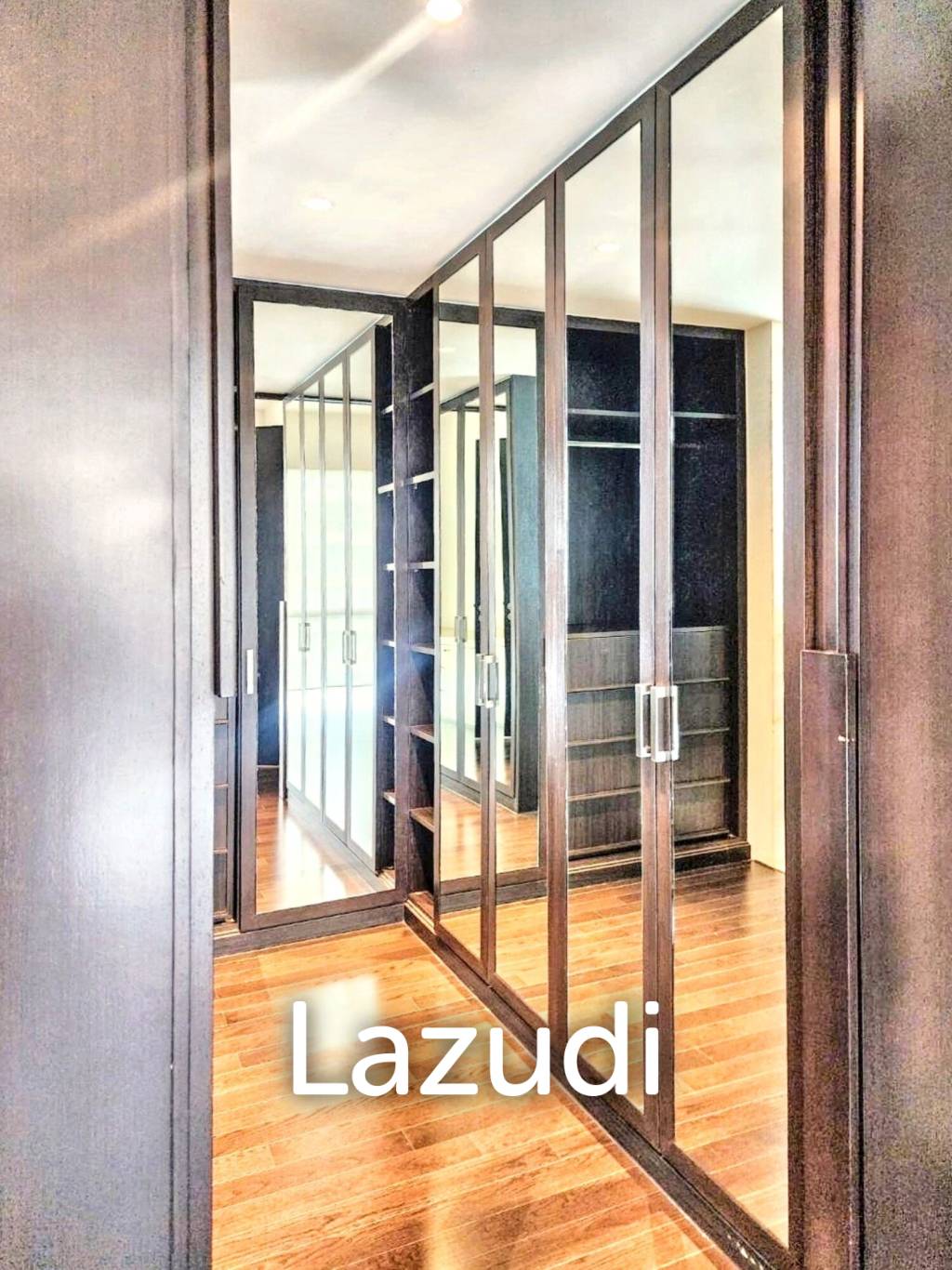 2 Bedroom 2 Bathroom 138 SQ.M Hansar Rajdamri