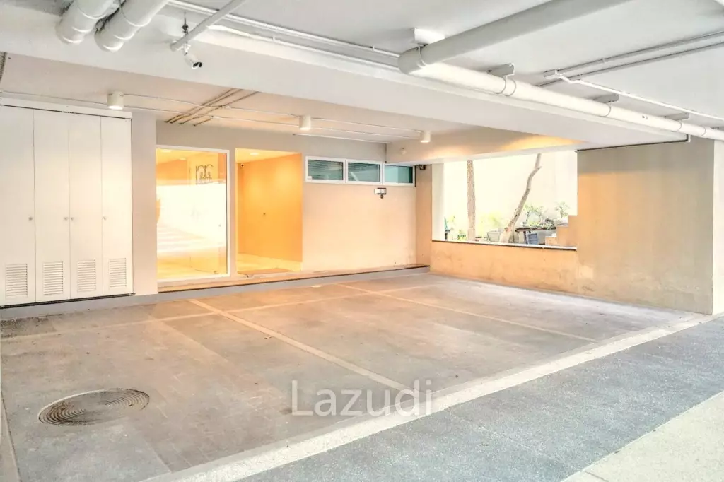3 Bedroom 4 Bathroom 400 SQ.M 349 Residence