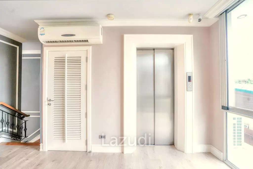 3 Bedroom 4 Bathroom 400 SQ.M 349 Residence